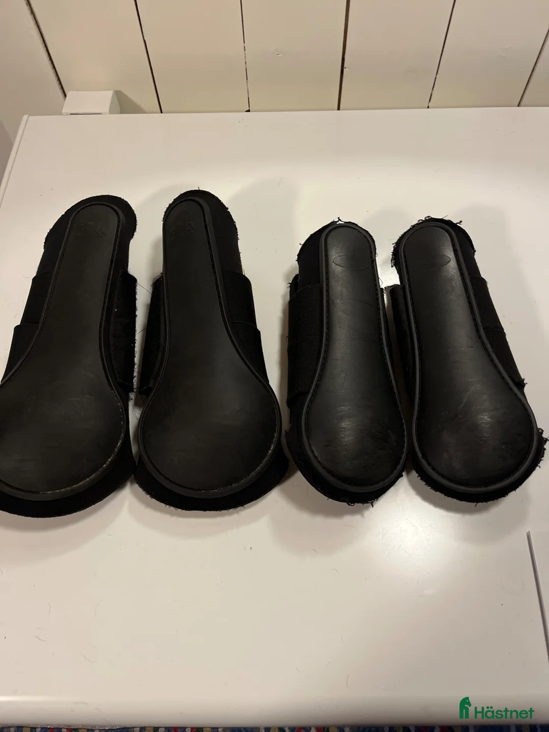 Benskydd hästutrustning till salu: Svarta benskydd - Annons 1