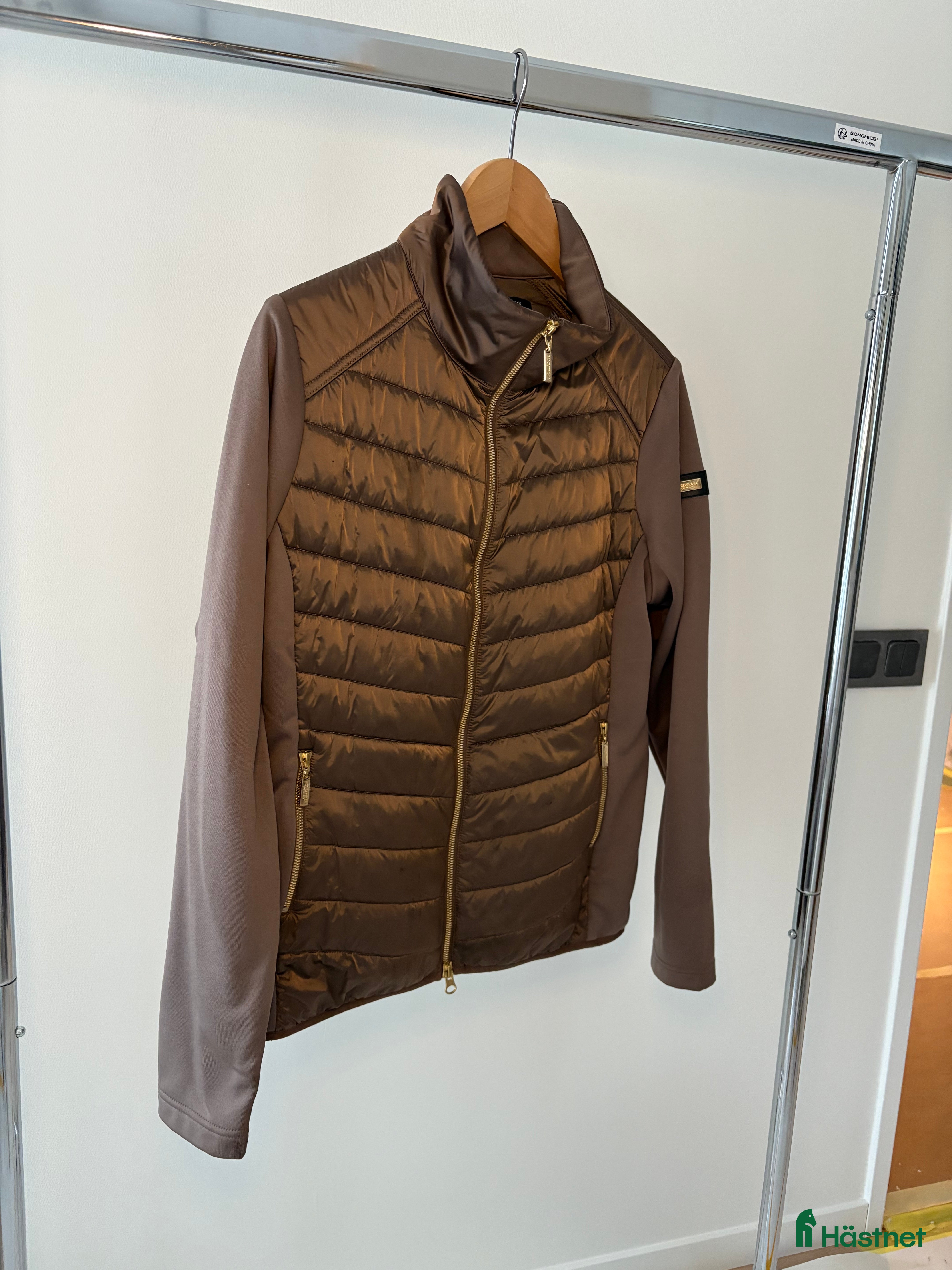 Jackor & Kavajer ryttarutrustning till salu: ES jacka aktive  - Annons 1