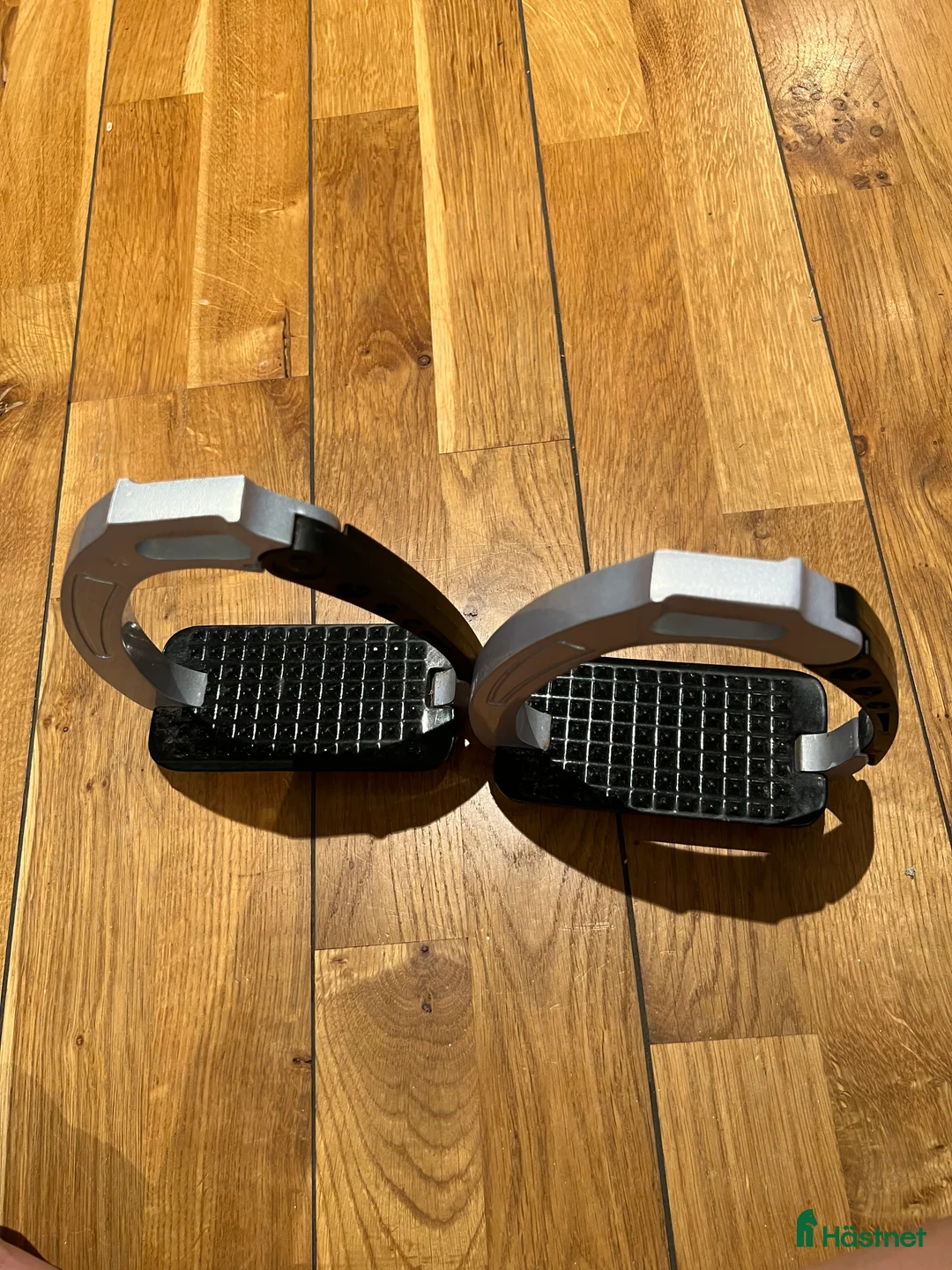 Övrig Ryttarutrustning ryttarutrustning till salu: WALDHAUSEN säkerhetsstigbyglar, nyskick i Höör - Annons 2