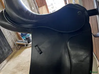 Sadlar hästutrustning Frank Baines dressyrsadel i bra skick - Annons 5
