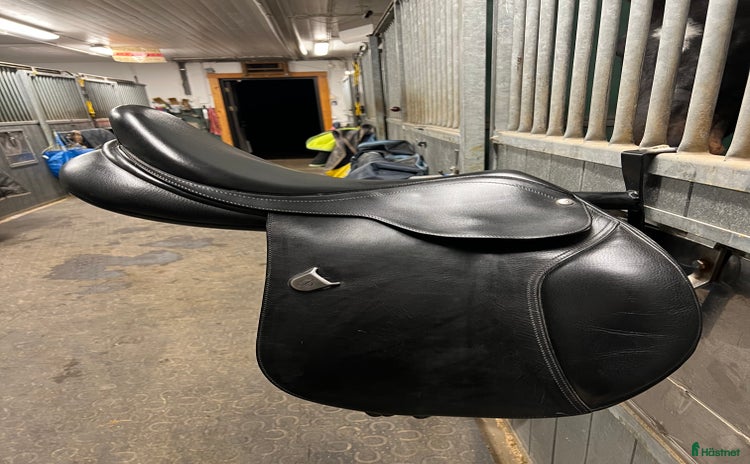 Sadlar hästutrustning till salu i Hammarö - Annons 2