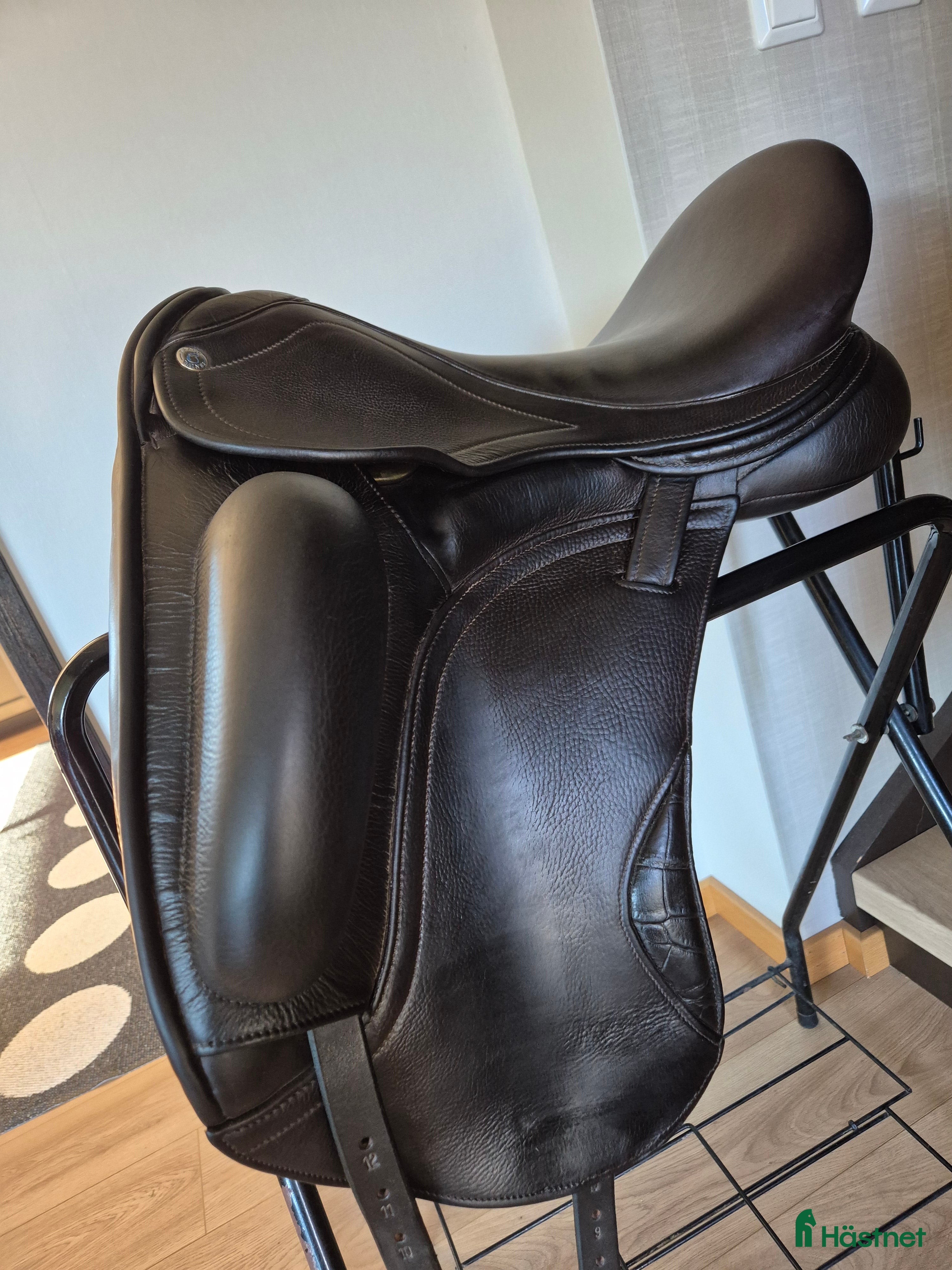 Sadlar hästutrustning till salu: Frank Baines Operetta 17,5 i Mjölby - Annons 1