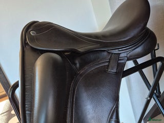 Sadlar hästutrustning till salu: Frank Baines Operetta 17,5 i Mjölby - Annons 1