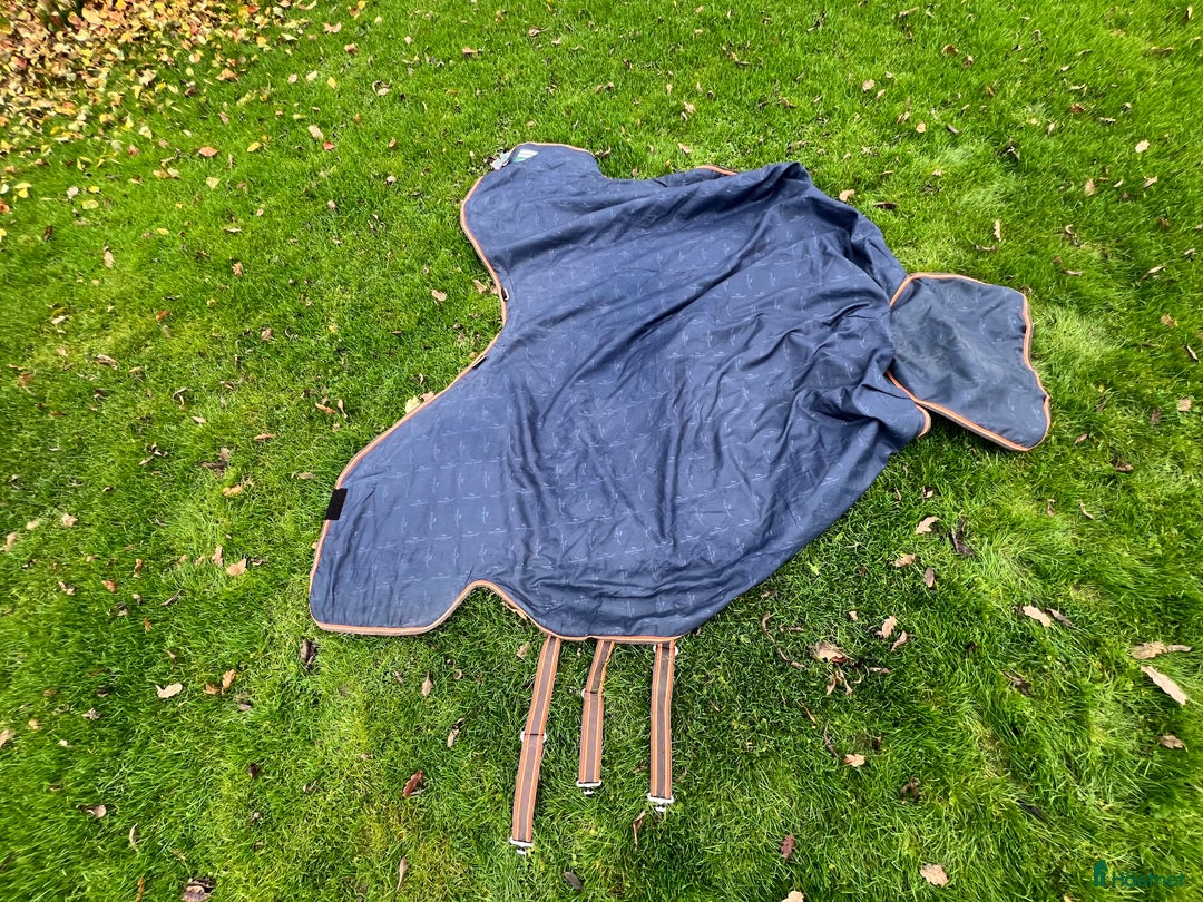 Täcken hästutrustning till salu: Rambo Supreme regntäcke inkl hals i Vargön - Annons 4