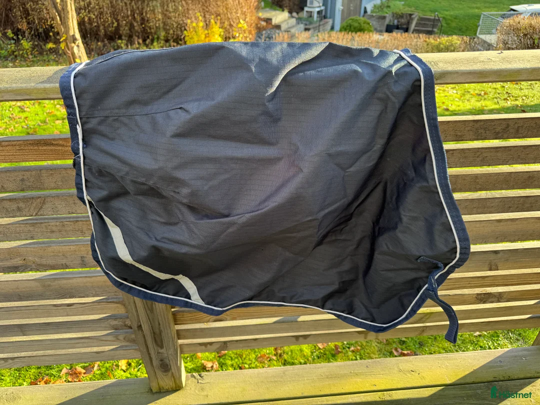 Täcken hästutrustning till salu: Diverse täcken i Finspång - Annons 7