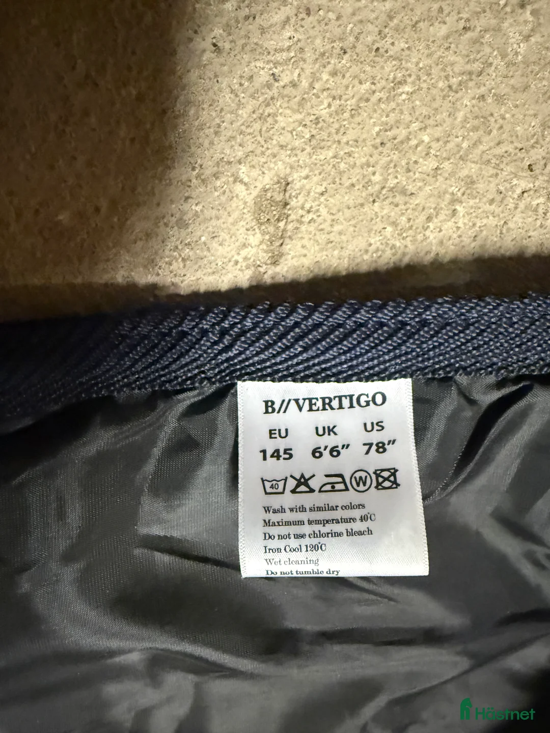 Täcken hästutrustning till salu: Bvertigo ulltäcke i Adelsö - Annons 3