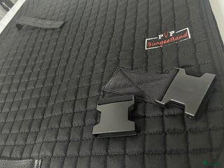 Schabrak & Vojlockar hästutrustning till salu: BungeeBand schabrak Pad strl full i Tumba - Annons 2