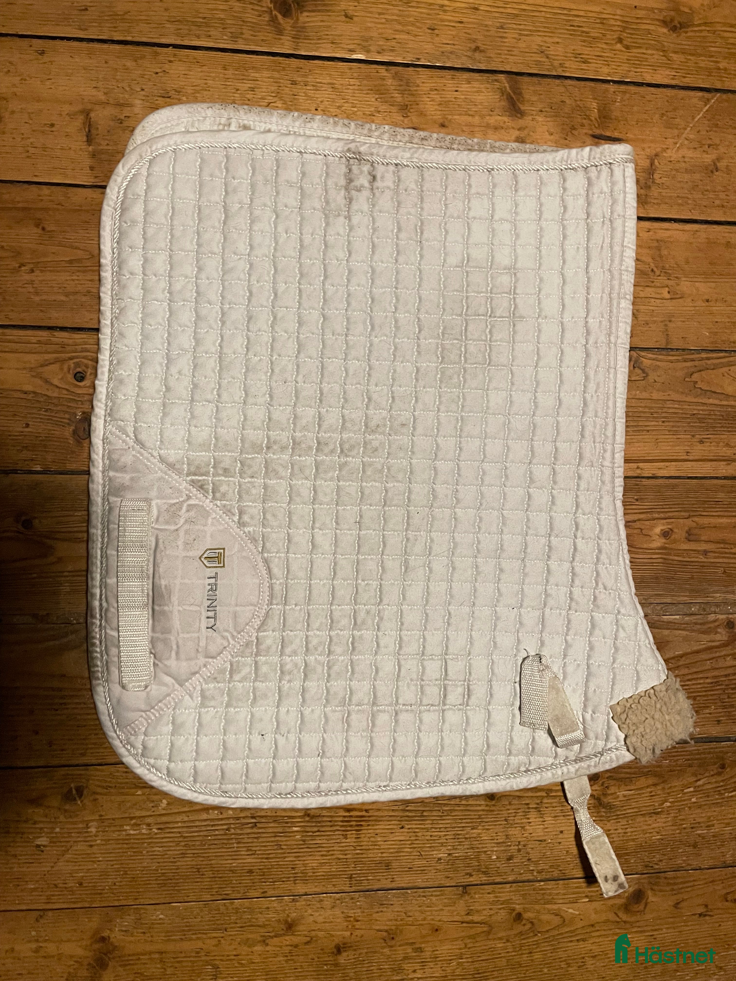 Schabrak & Vojlockar hästutrustning Vitt dressyr schabrak säljs! i Bollebygd - Annons 7