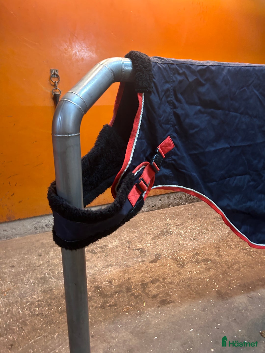 Täcken hästutrustning till salu: Skrittmaskinstäcke i Haninge - Annons 1