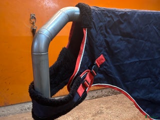 Täcken hästutrustning till salu: Skrittmaskinstäcke i Haninge - Annons 3