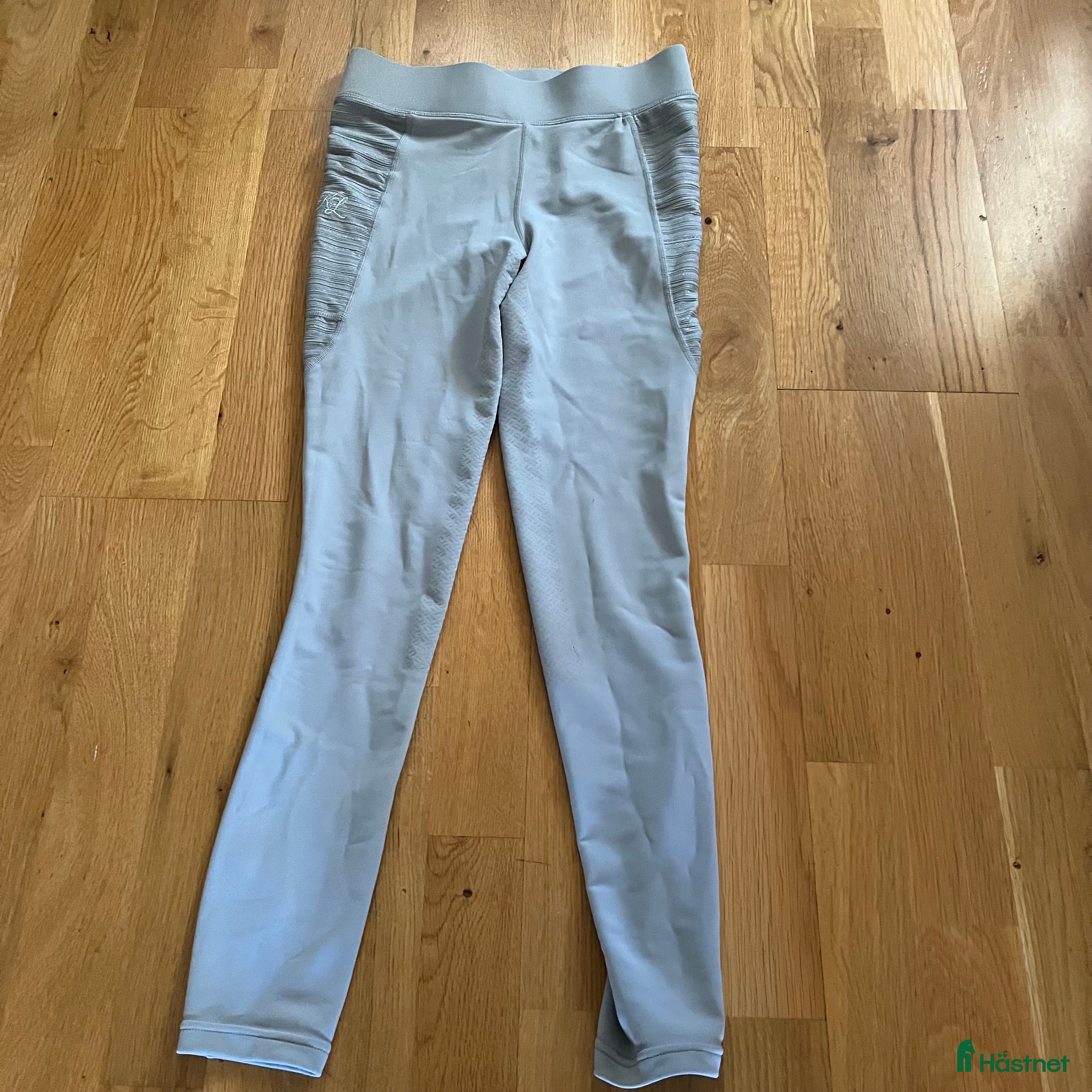 Ridbyxor ryttarutrustning till salu: Ett par fina ridbyxor! i Jät - Annons 24