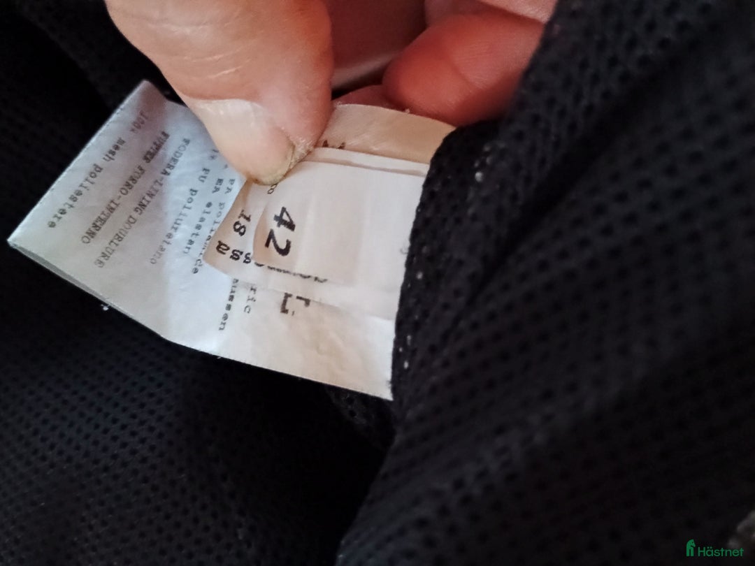 Jackor & Kavajer ryttarutrustning till salu: Jacket, ridstövlar, ridhjälm  i Åmotfors - Annons 3