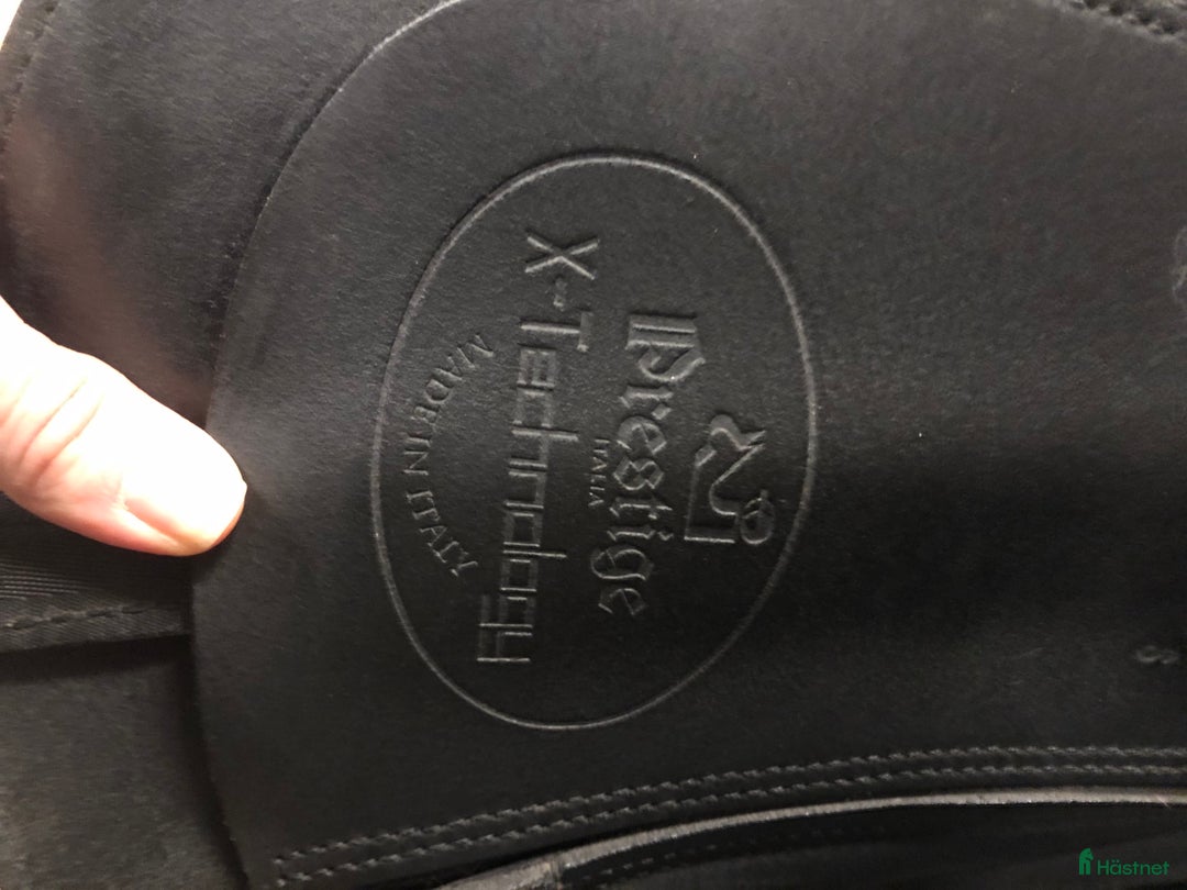 Sadlar hästutrustning till salu: Dressyrsadel Prestige X-Helen 16” kort kåpa i Älvsjö - Annons 8