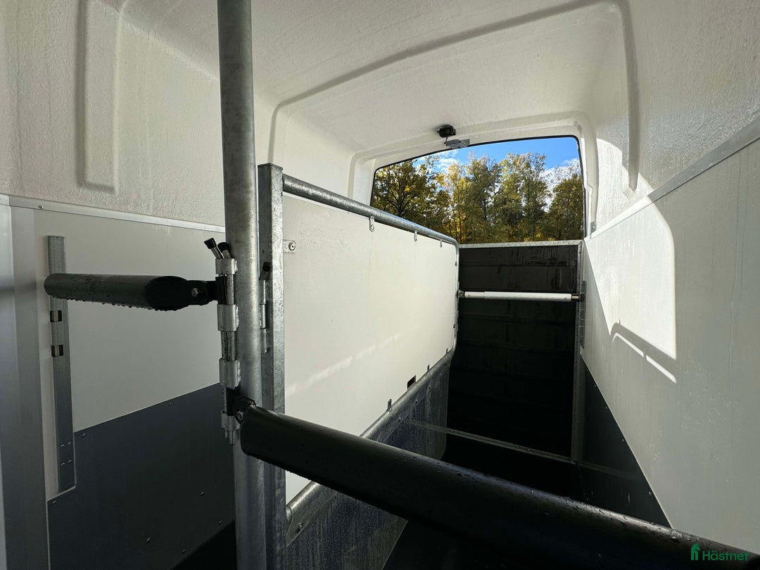 Hästtransporter  fordon & transport till salu: ROYAL XT HÄSTTRANSPORT  i Köping - Annons 7