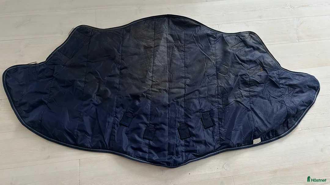 Täcken hästutrustning till salu: Vintertäcke 300g & halstäcke 100g - Annons 5