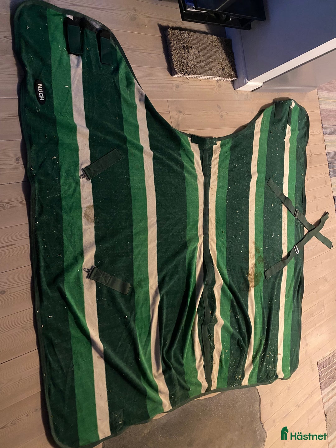 Täcken hästutrustning till salu: Täcke från Nisch i Fjärås - Annons 1