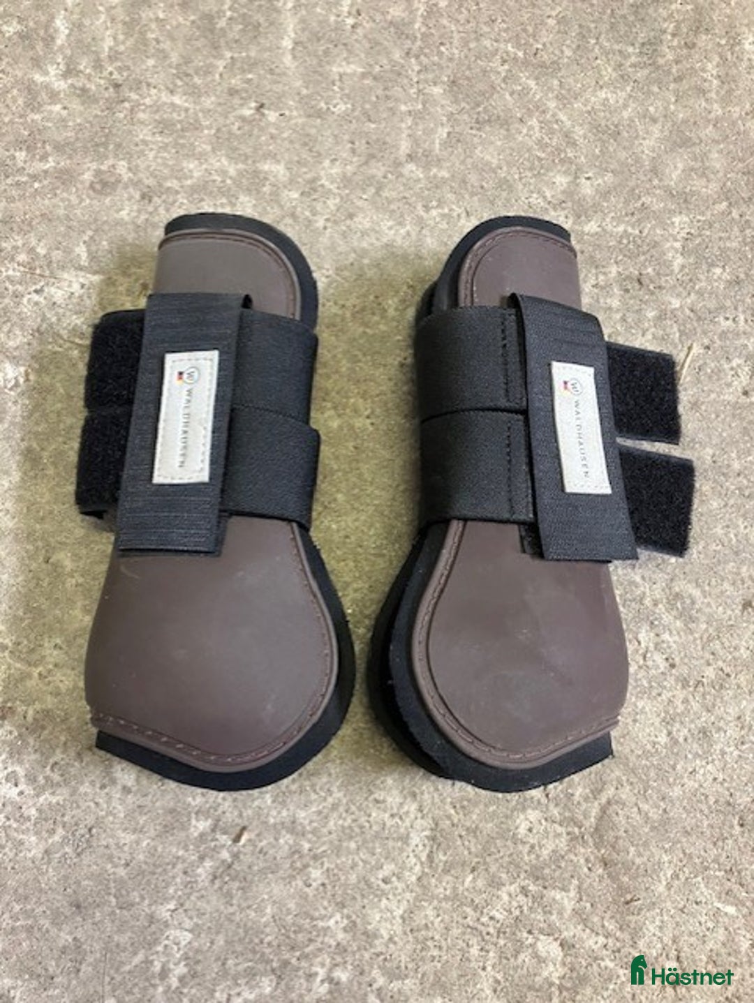 Benskydd hästutrustning till salu: Oanvända senskydd från Waldhausen storlek S i Bro - Annons 1