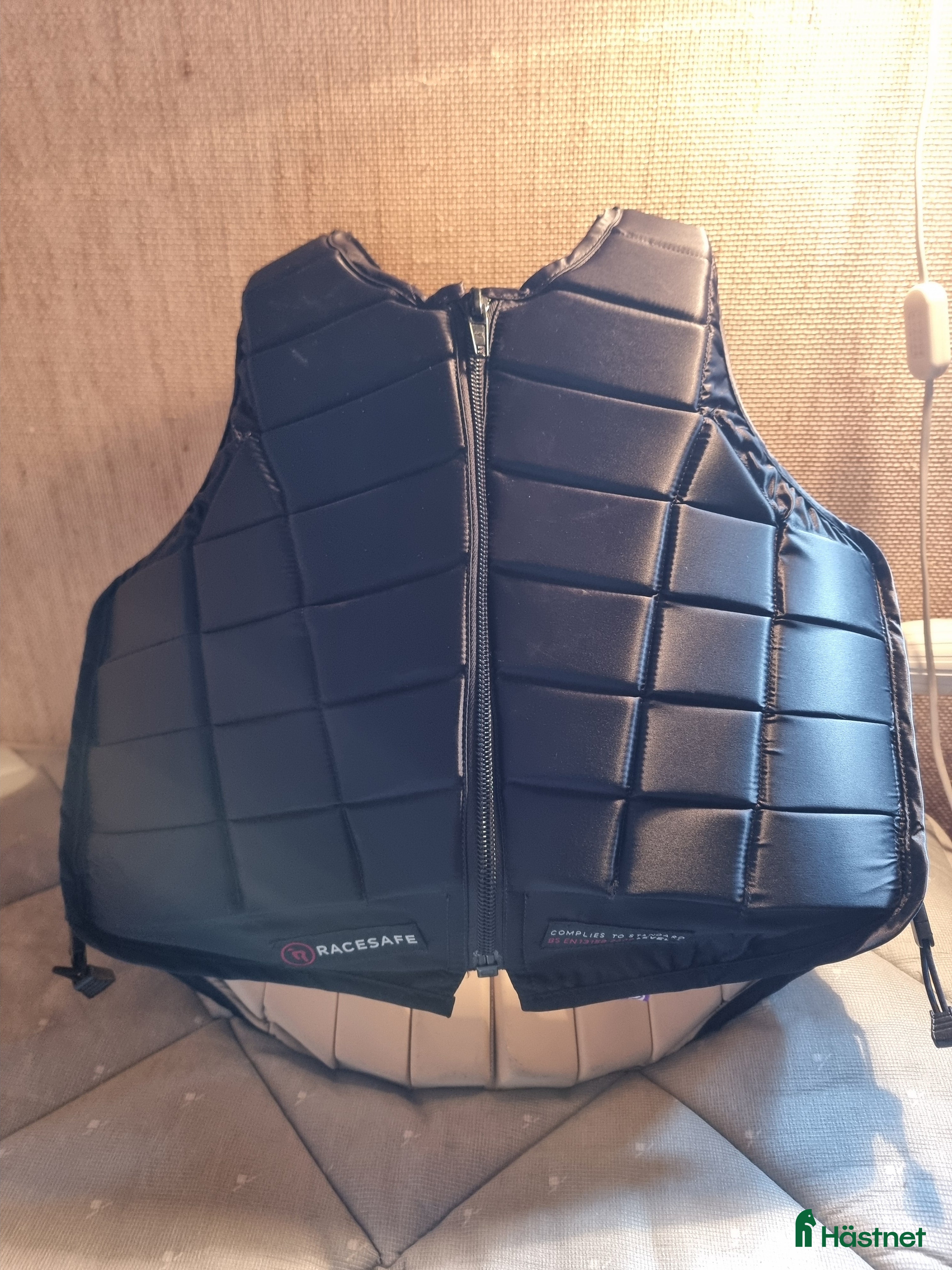 Säkerhetsvästar ryttarutrustning till salu: Racesafe Adult M Regular i Knäred - Annons 16