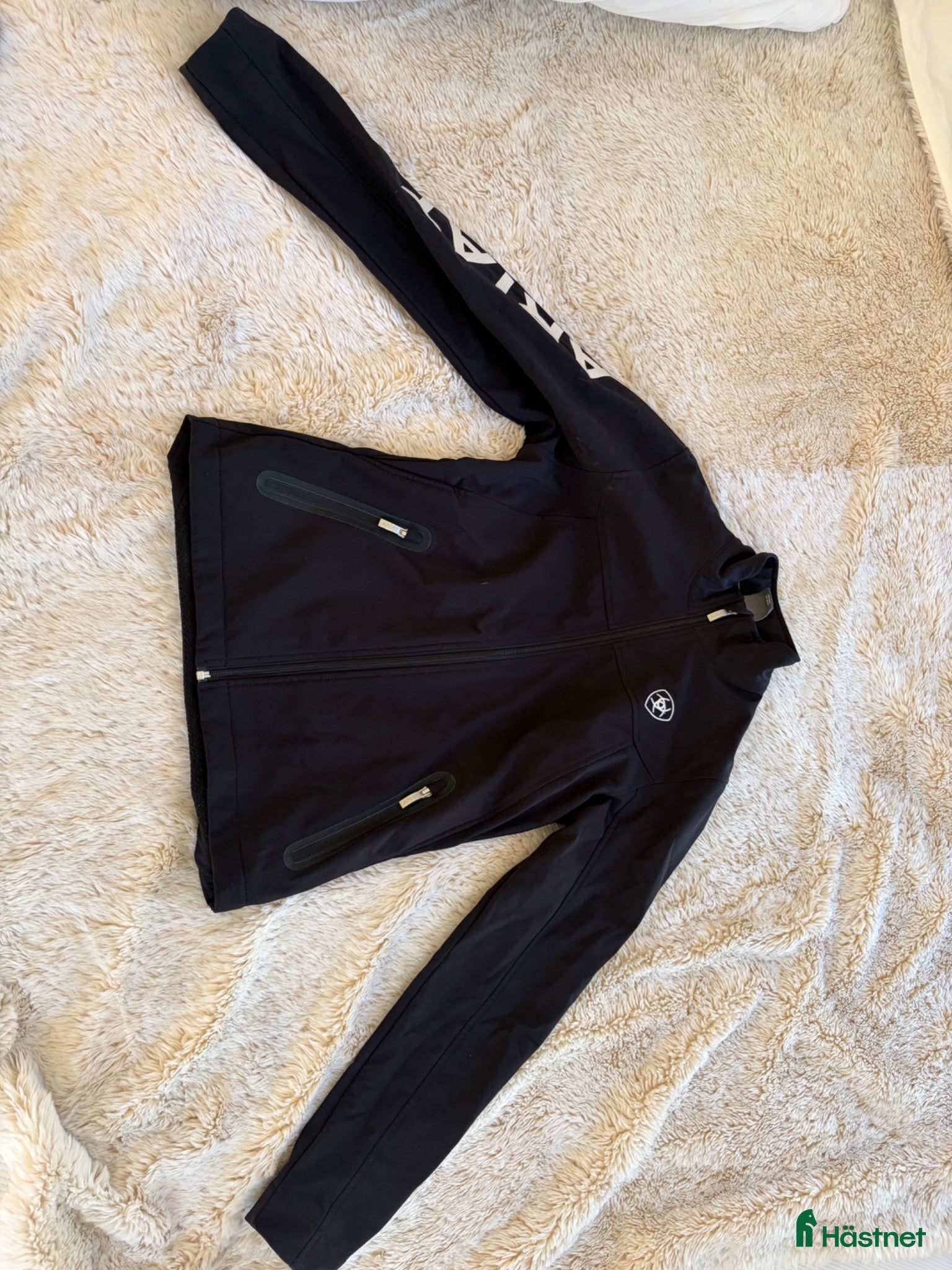 Jackor & Kavajer ryttarutrustning till salu: Softshell jacket från ariat  - Annons 1