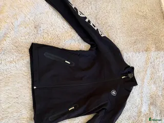 Jackor & Kavajer ryttarutrustning till salu: Softshell jacket från ariat - Annons 1