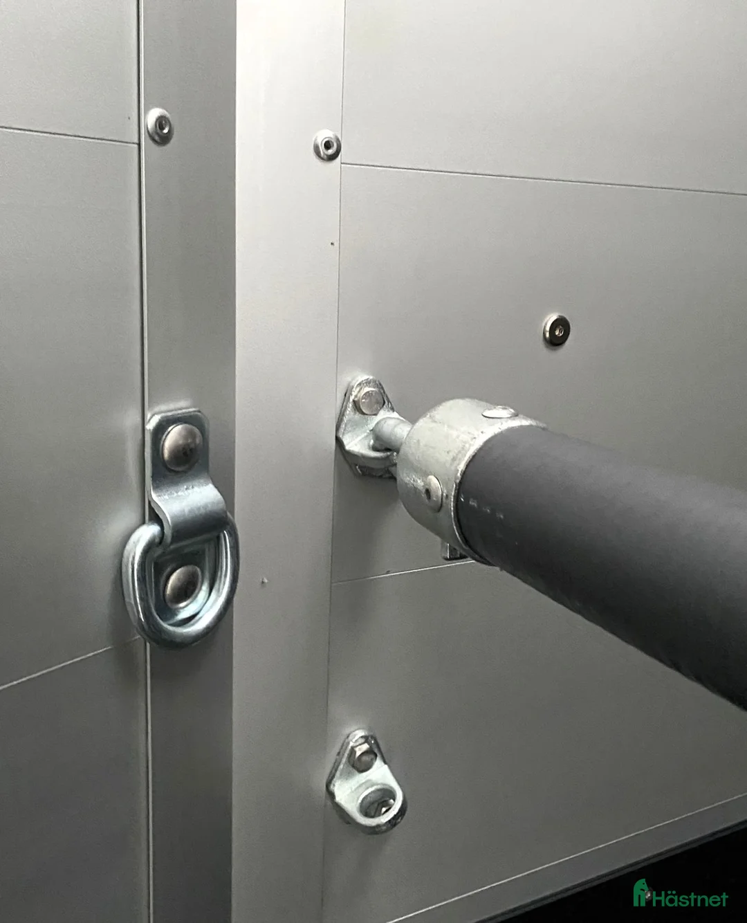 Hästtransporter  fordon & transport till salu: Henra 1,5-hästars med hög lastvikt i Kvicksund - Annons 5