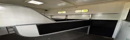 Hästtransporter  fordon & transport till salu: MULTI TREKA EQUI-TREK 3 hästar med bodel  - Annons 5