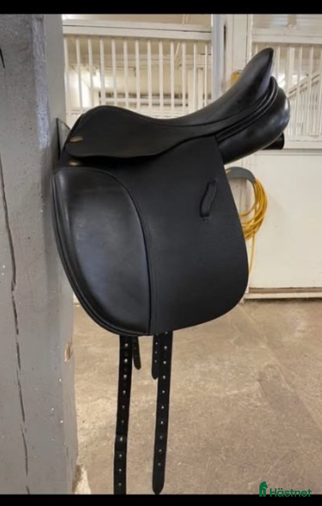 Sadlar hästutrustning till salu: Harry Dabbs dressyrsadel i Svärtinge - Annons 2