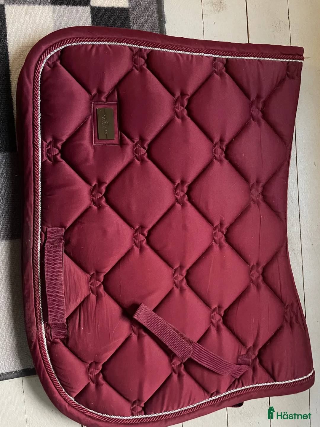 Schabrak & Vojlockar hästutrustning till salu: Rött Equestrian Stockholm schabrak  i Stigtomta - Annons 2