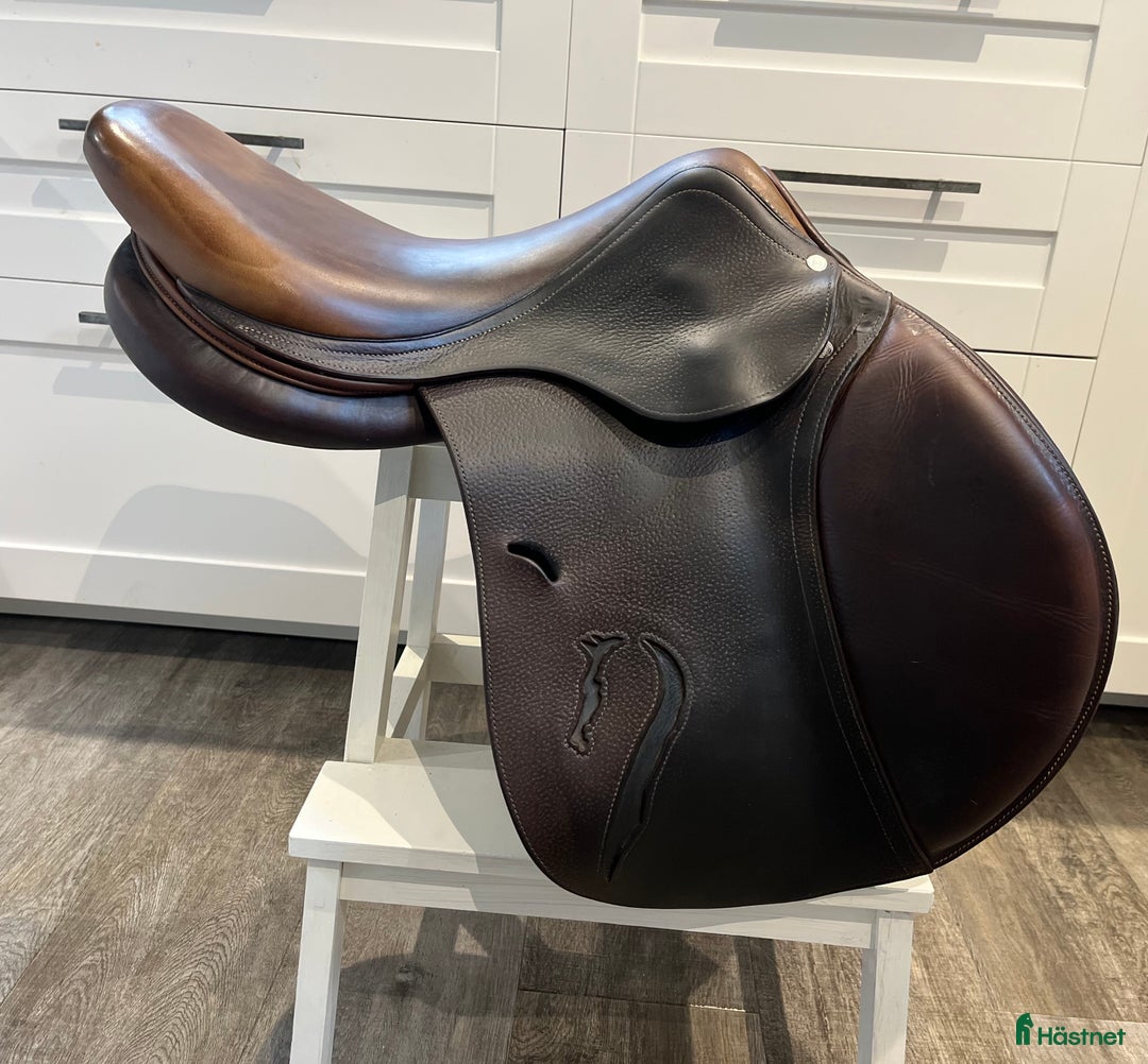 Sadlar hästutrustning till salu: Antares Classique FYNDPRIS i Valbo - Annons 1