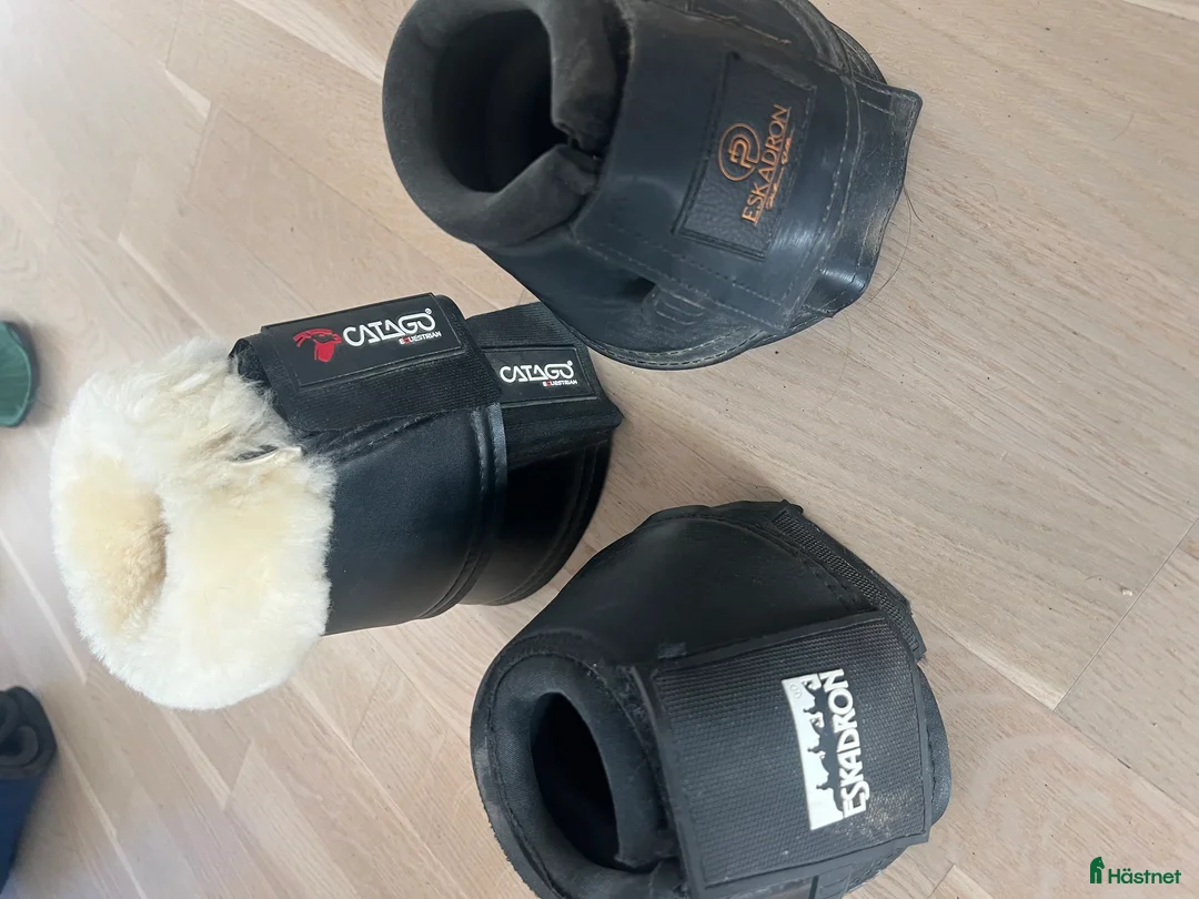 Benskydd hästutrustning till salu: Fina boots och damasker - Annons 1