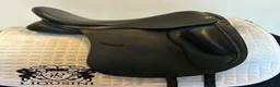 Sadlar hästutrustning till salu: Dressyrsadel Anatomica Cygnus 16,5" - Annons 1