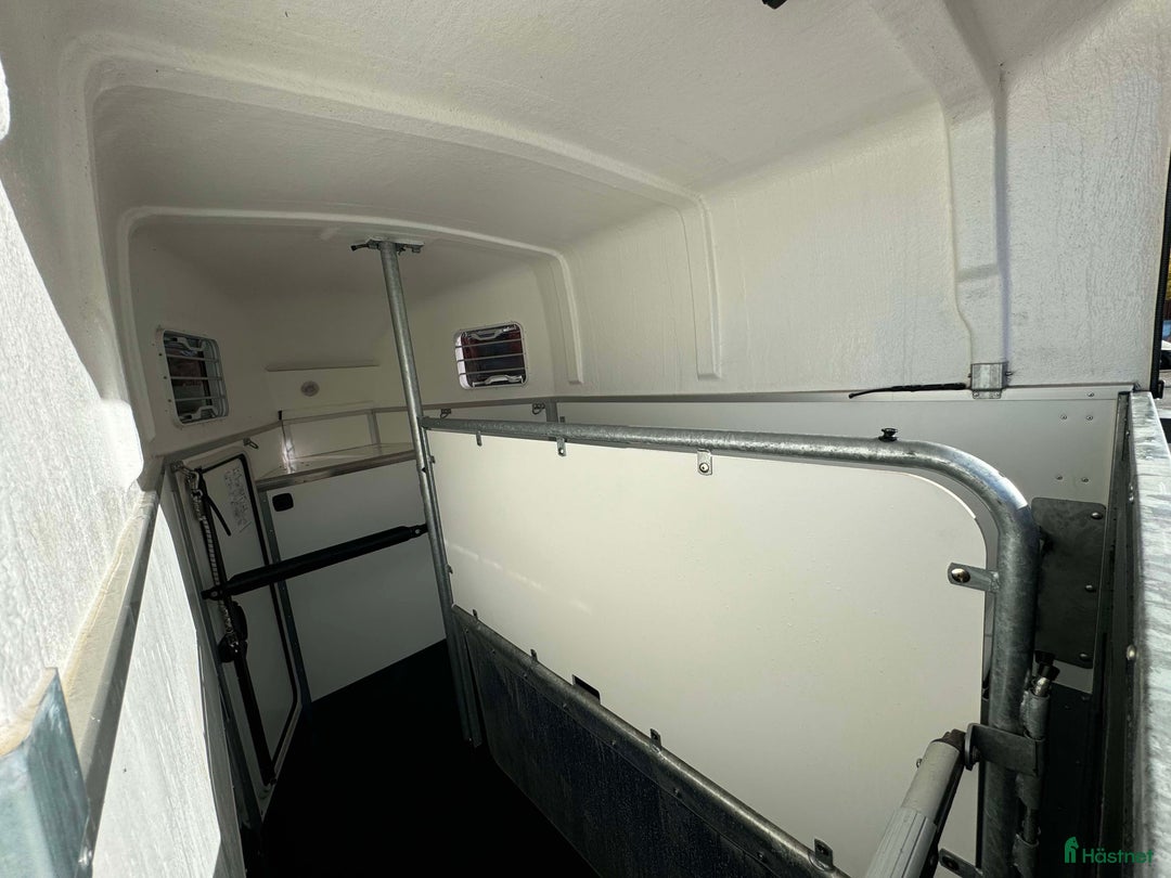 Hästtransporter  fordon & transport till salu: ROYAL XT HÄSTTRANSPORT  i Köping - Annons 6