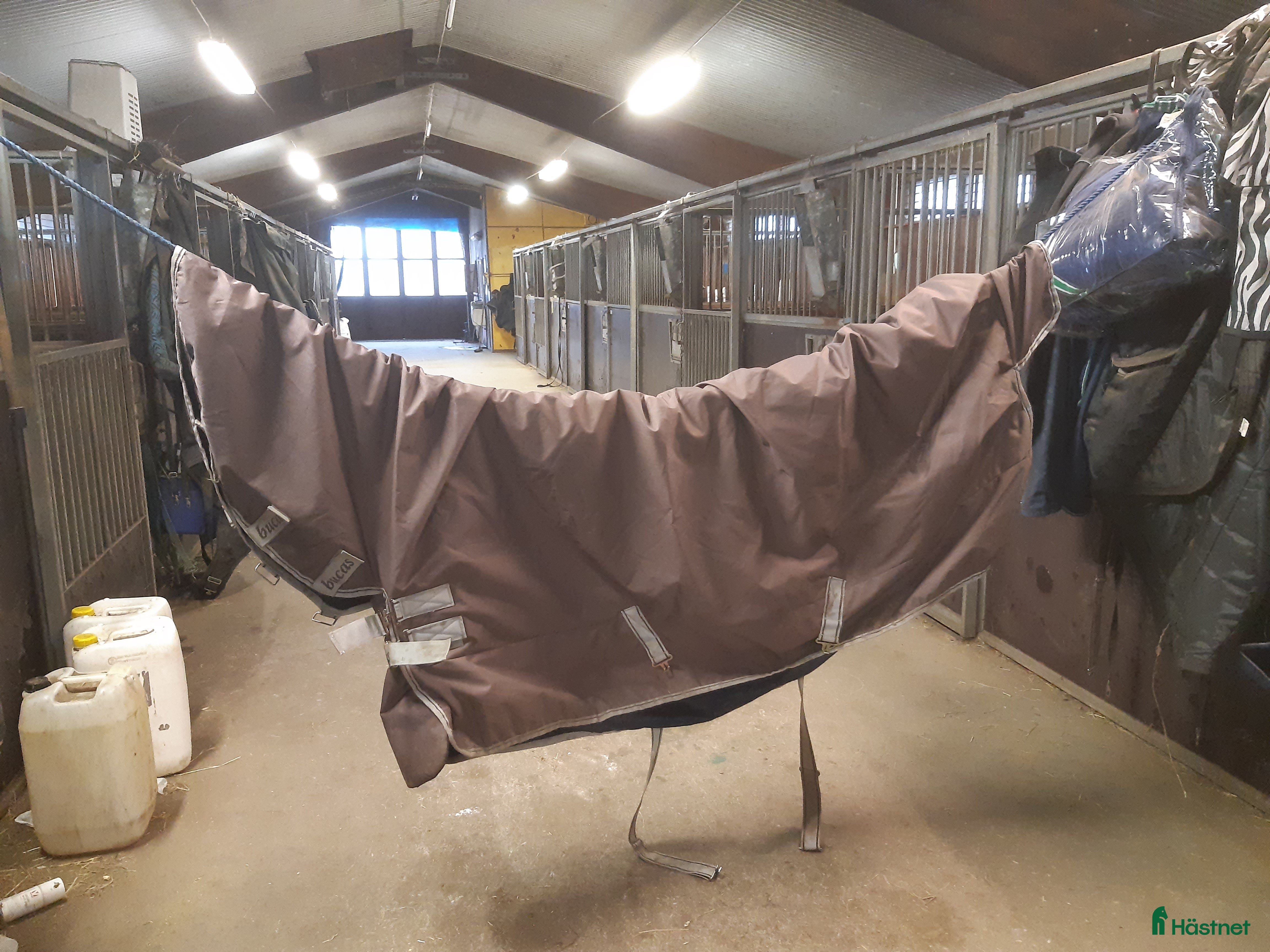 Täcken hästutrustning till salu: Bucas 300g fast hals stl. 135 i Sollebrunn - Annons 1