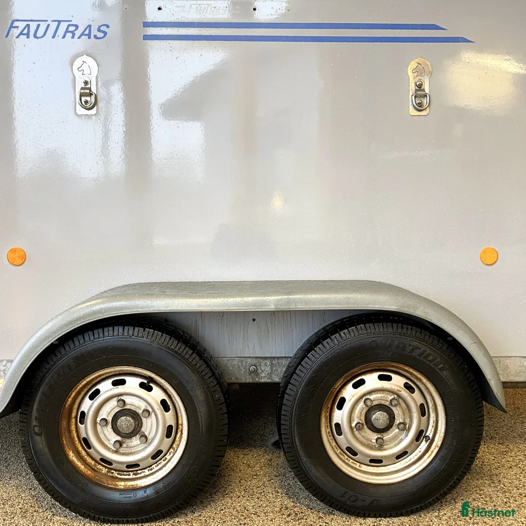 Hästtransporter  fordon & transport till salu: Lasta diagonalt stuterimodell- Fautras Oblic+2-18 i Kvicksund - Annons 14