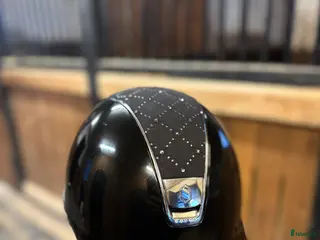 Hjälmar ryttarutrustning till salu: Svart glossy samshield i Hofors - Annons 15