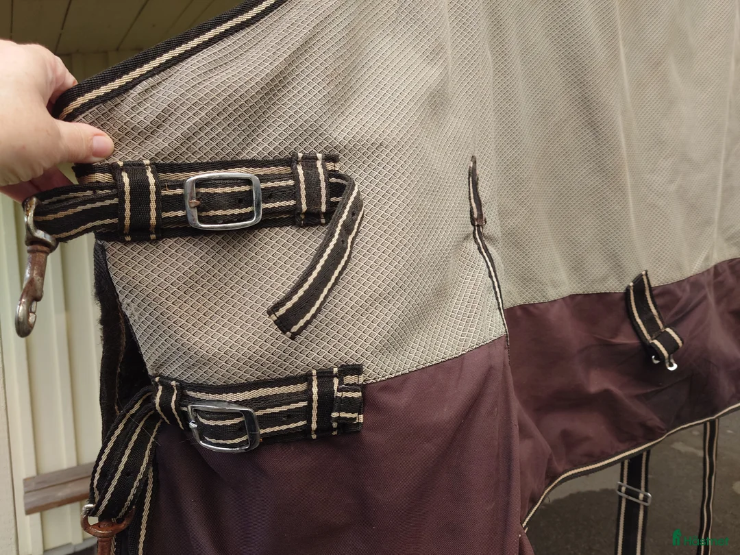 Täcken hästutrustning till salu: Tjockt vattenavvisande vintertäcke i Kista - Annons 6