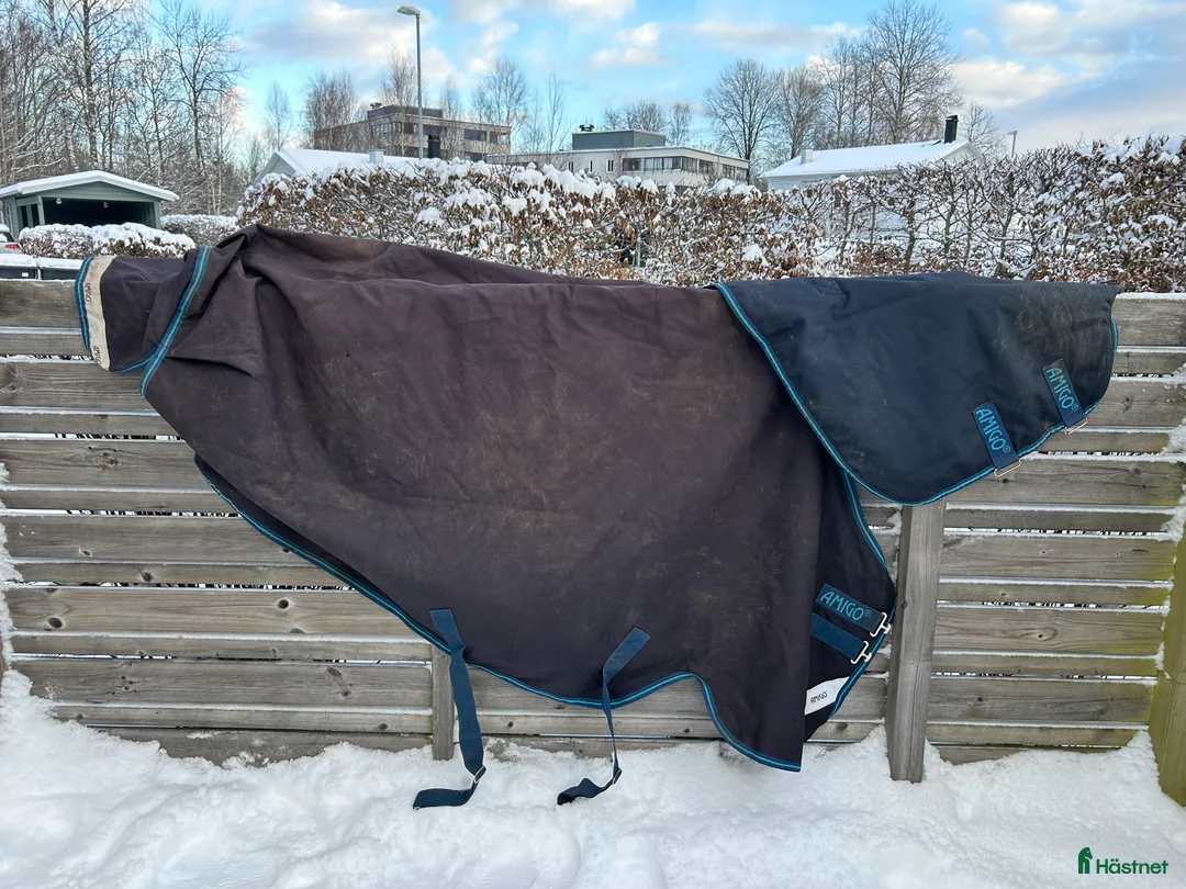 Täcken hästutrustning till salu: Horseware 130 med hals 100 gr i Älmhult - Annons 1