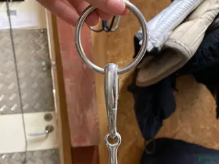 Bett hästutrustning Två fina bett i Västerås - Annons 1