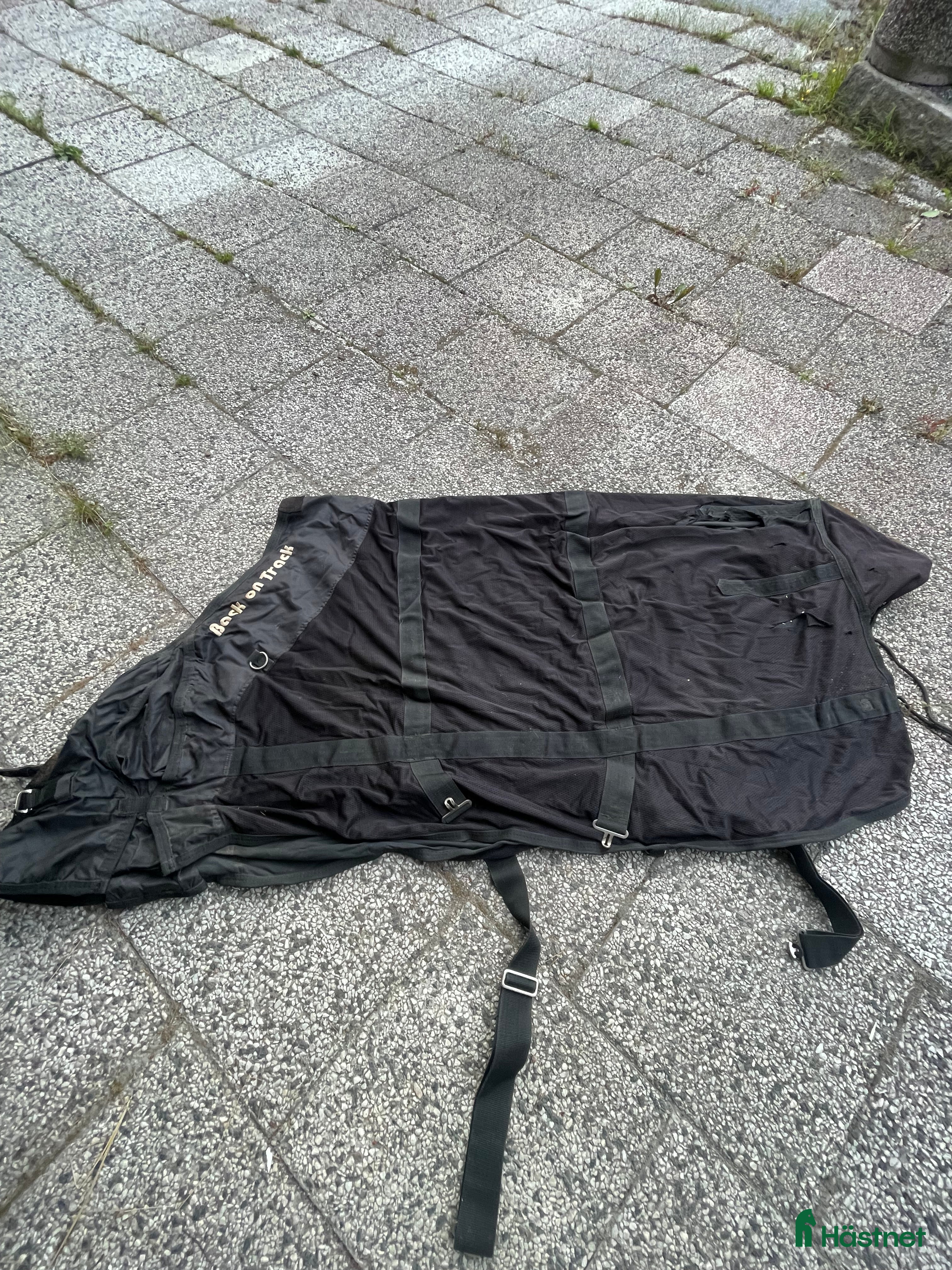 Täcken hästutrustning till salu: Back on track täcke i Luleå - Annons 3