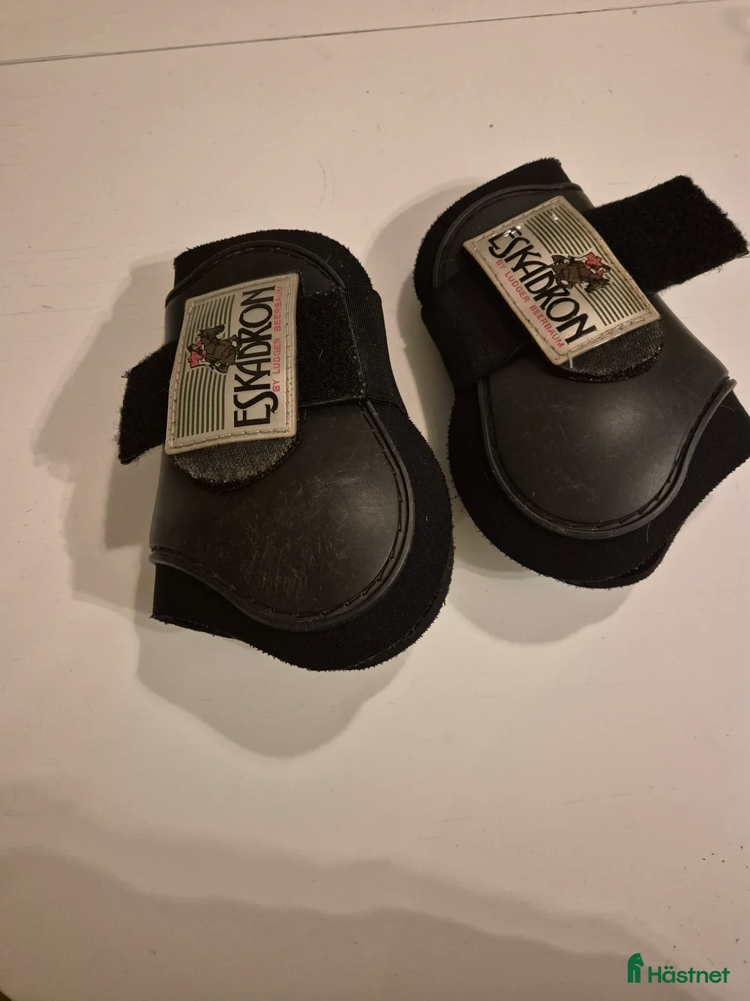 Benskydd hästutrustning till salu: Eskadron bakbenskydd  - Annons 1