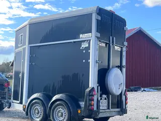 Hästtransporter fordon & transport till salu: ⭐️1,5-hästars ⭐️fronturlastning ⭐️hög lastvikt - Annons 1