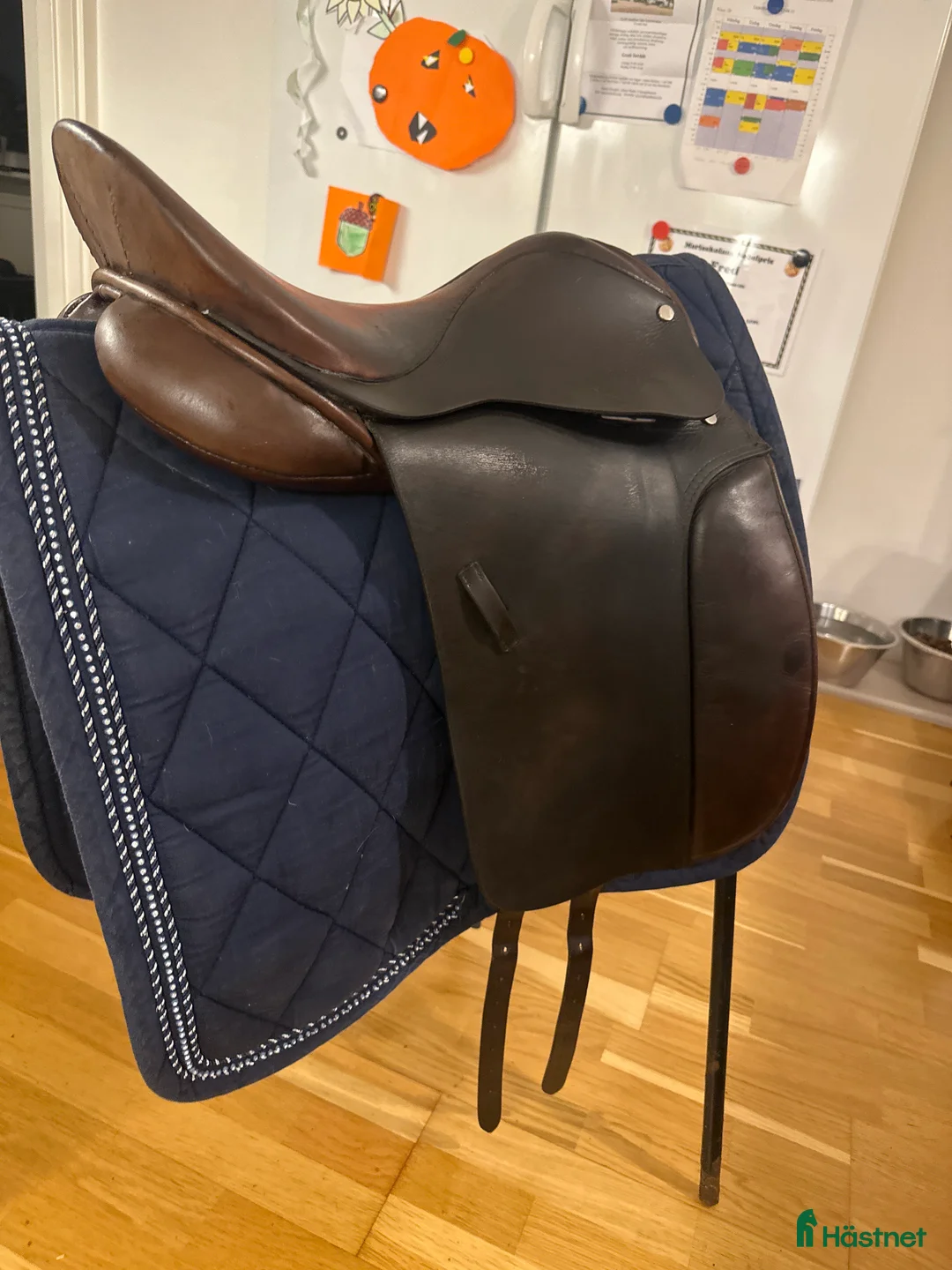Sadlar hästutrustning till salu: Handgjord DressyrSadel  16,5 Slumpas  i Borlänge - Annons 1