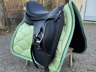 Sadlar hästutrustning till salu: Erreplus Vittoria 18” Medium/Wide (34) i Sorunda - Annons 18