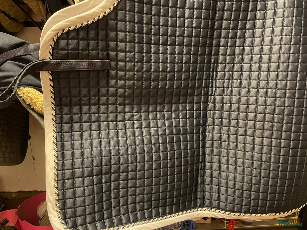 Täcken hästutrustning till salu: Nytt ländtäcke ps of sweden i Upplands Väsby - Annons 2