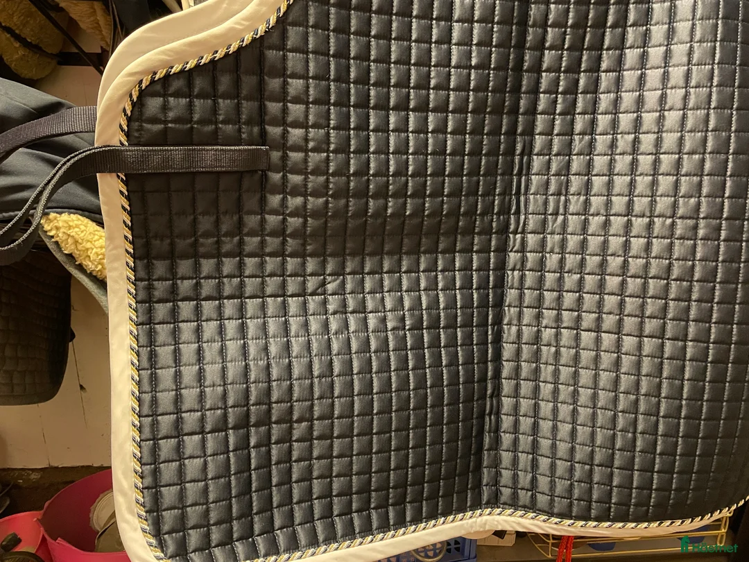 Täcken hästutrustning till salu: Nytt ländtäcke ps of sweden i Upplands Väsby - Annons 2