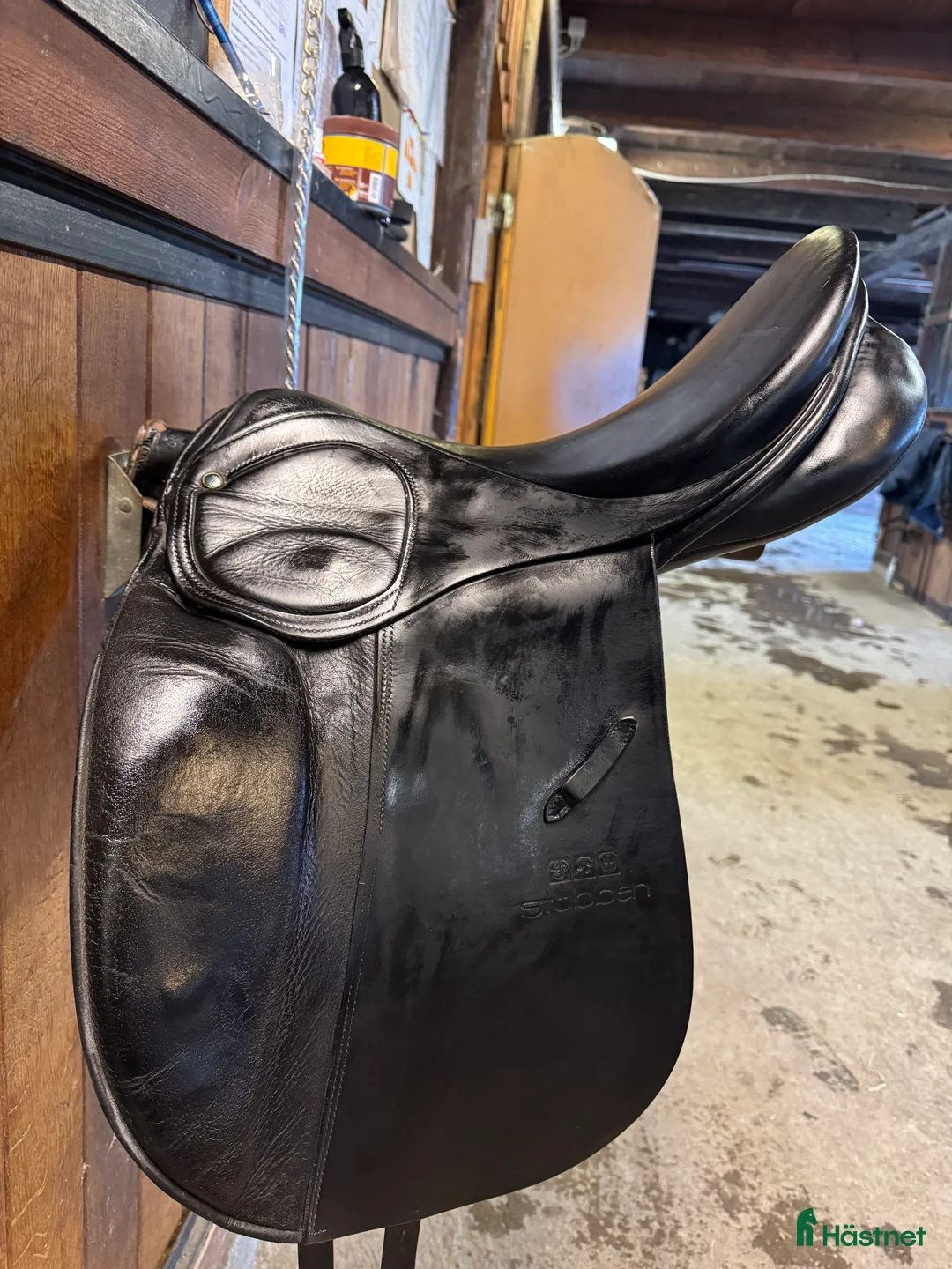 Sadlar hästutrustning till salu: Fin Stübben Scandica 17” till salu! Kom med bud! i Helsingborg - Annons 1