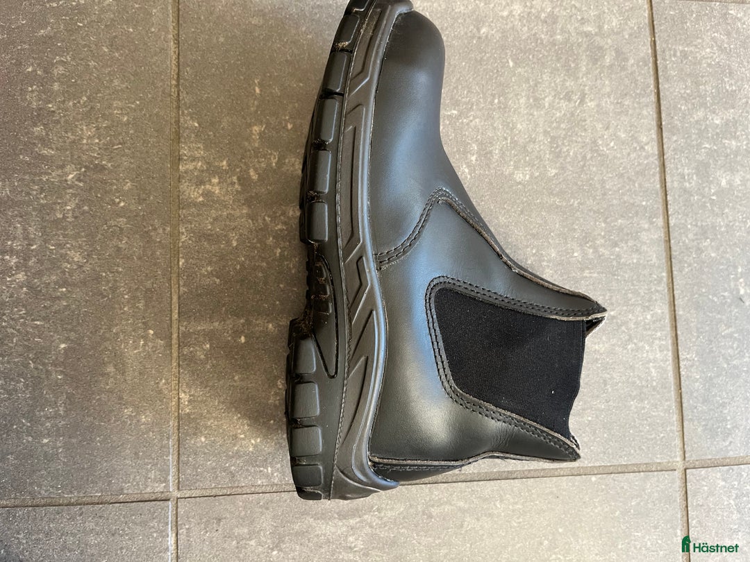 Ridstövlar ryttarutrustning till salu: Jodhpur med stålhetta från Crw - Annons 3