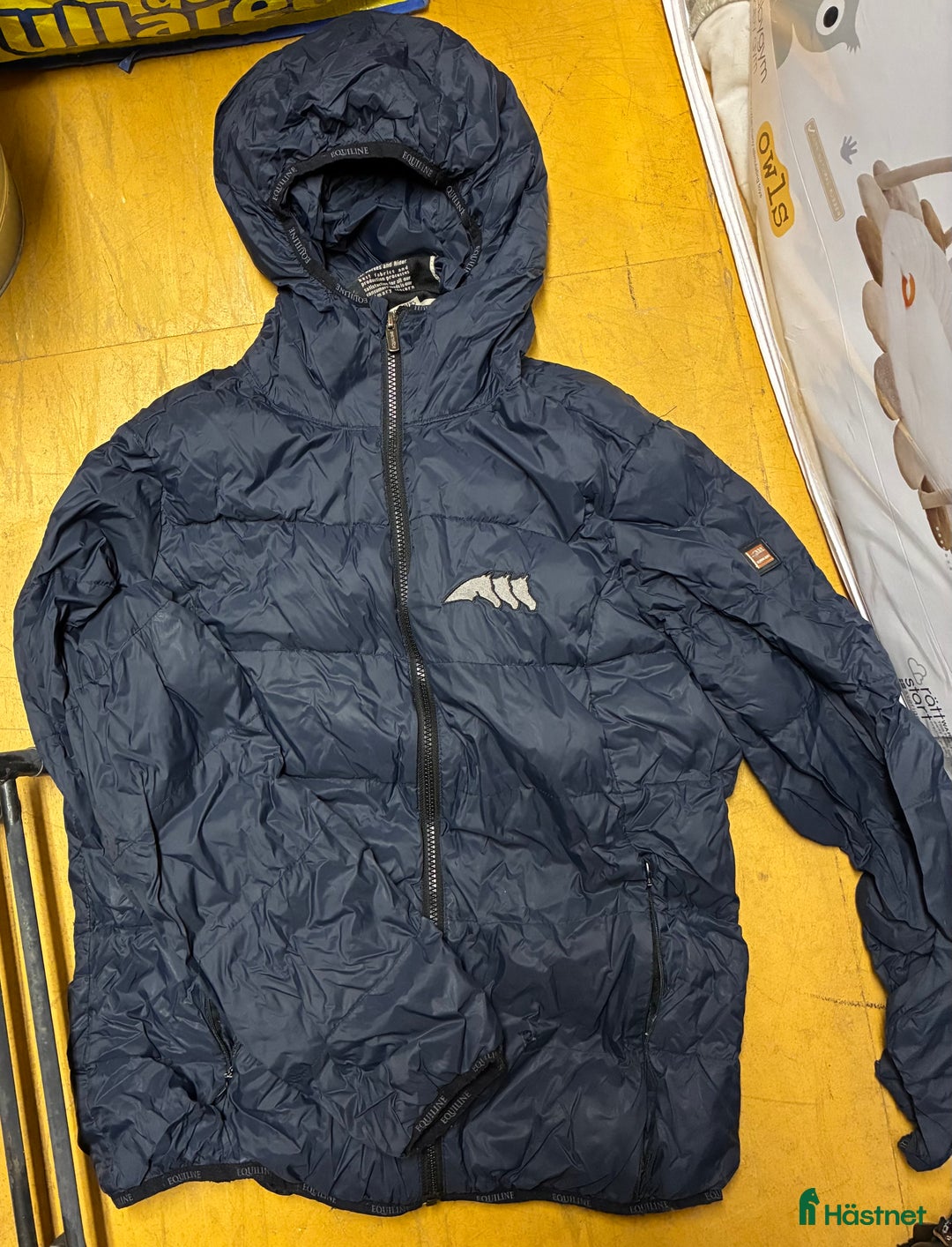 Jackor & Kavajer ryttarutrustning till salu: Equiline dunjacka i Stockholm - Annons 1