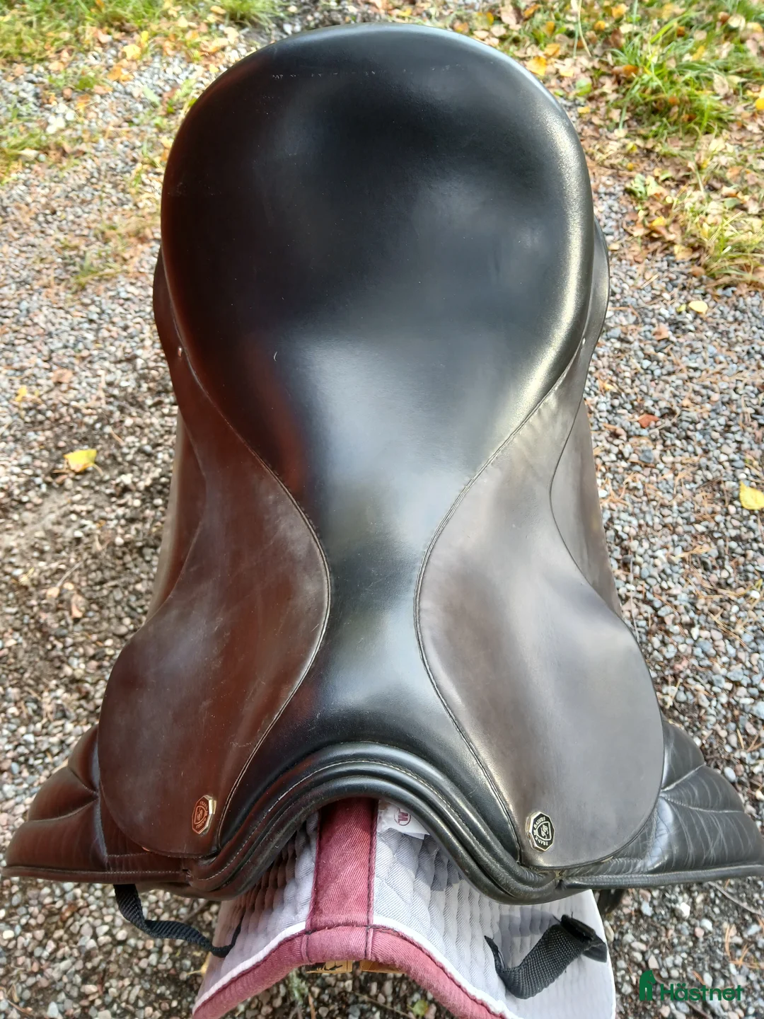 Sadlar hästutrustning till salu: Dressyrsadlar säljes i Enköping - Annons 3