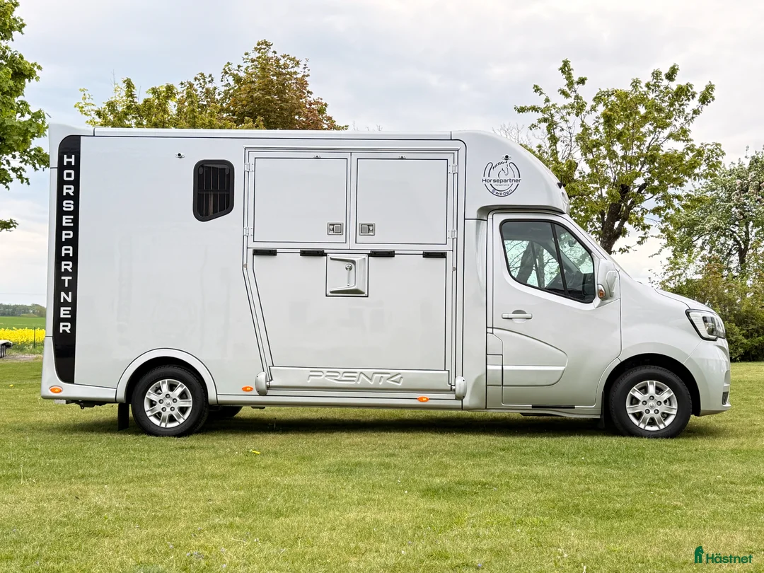 Hästlastbilar  fordon & transport till salu: NY Horsepartner Exclusive - Renault Master - Annons 2